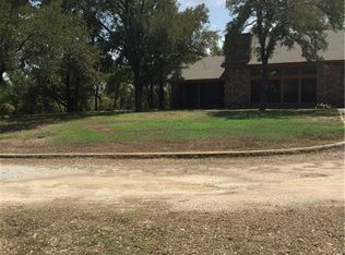 300 Sonshine Cir, Azle, TX 76020