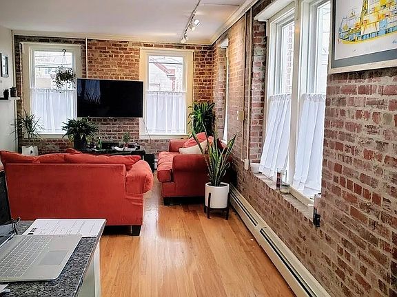 3rd image of 149 Derby St APT E