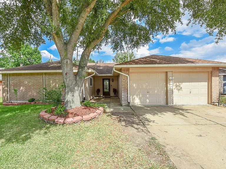 2722 Amaranth Dr — Photo 1
