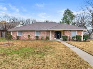 1213 S Sycamore Ct, Broken Arrow, OK 74012