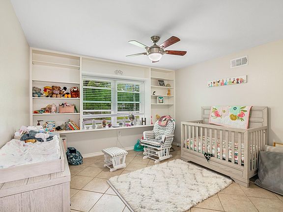 4th image of 1010 Rosewood Dr