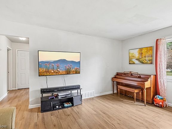 3rd image of 30 Taylor Rd