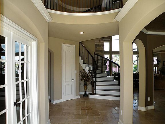 2nd image of 2201 Lakeway Dr