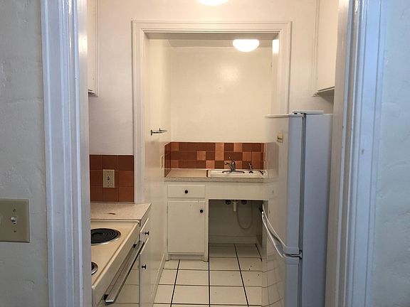 4th image of 122 E Rockwood Blvd