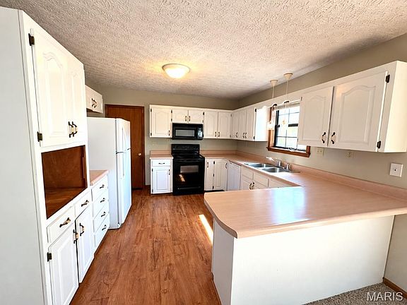 3rd image of 14040 Howard Ln