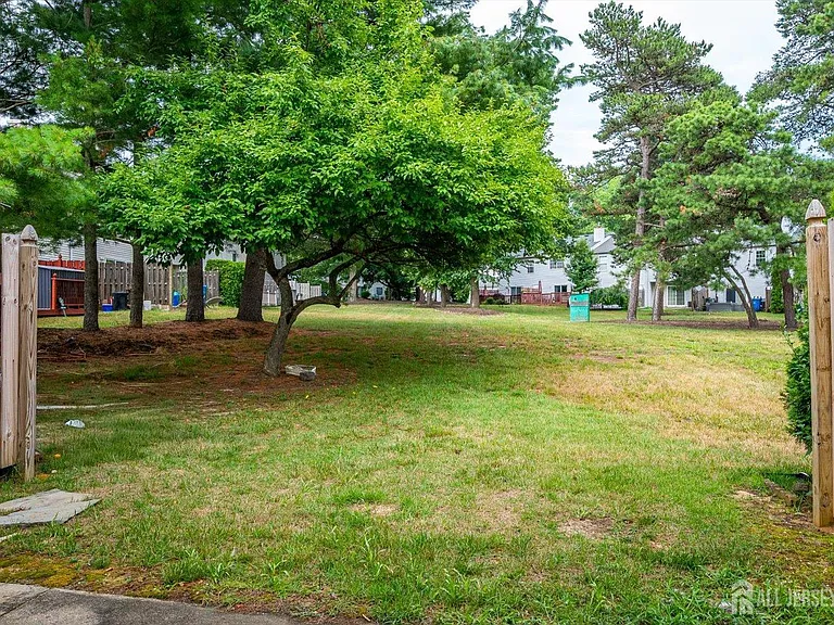 822 Darlington Dr — Photo 25