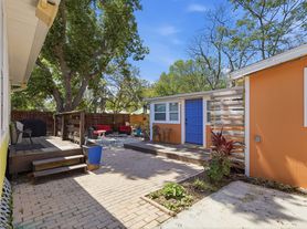 587 Dixie Hwy, Tarpon Springs, FL