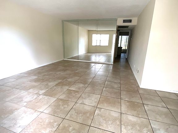 3rd image of 11 Ashby Cir #A
