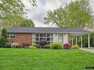 2465 Crystal Ln, York, PA 17402