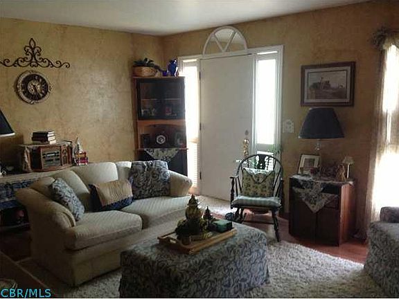 2nd image of 579 Dlyn St