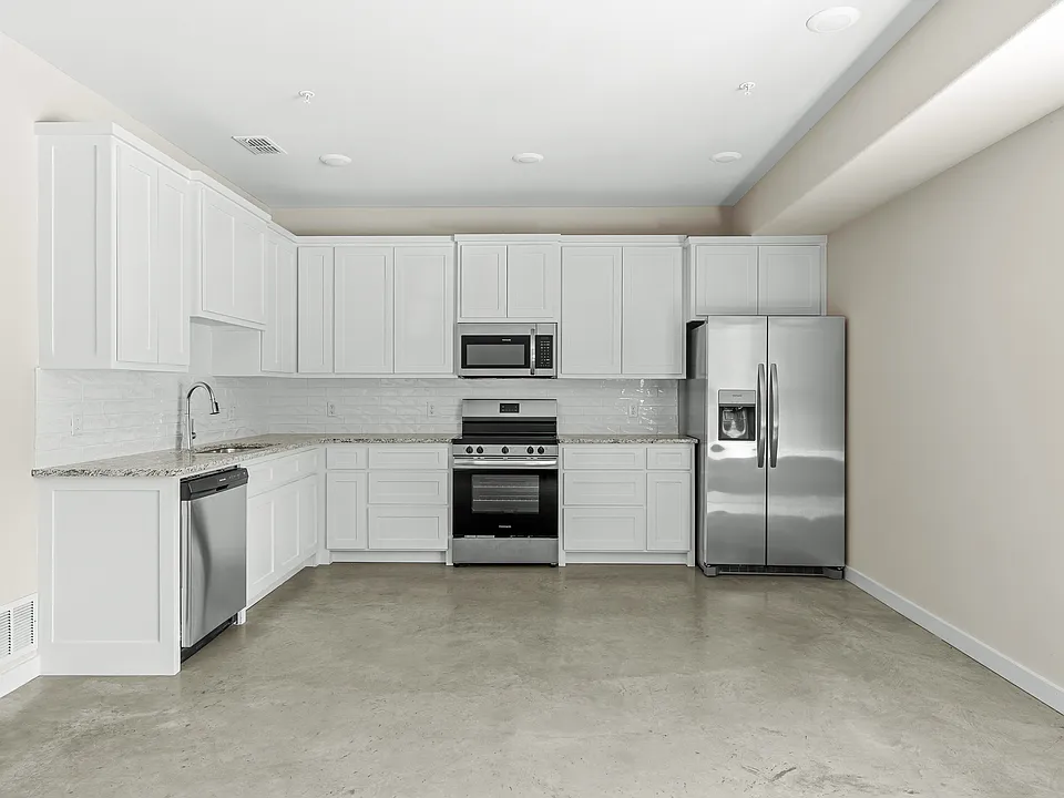 2290 W Tarleton St