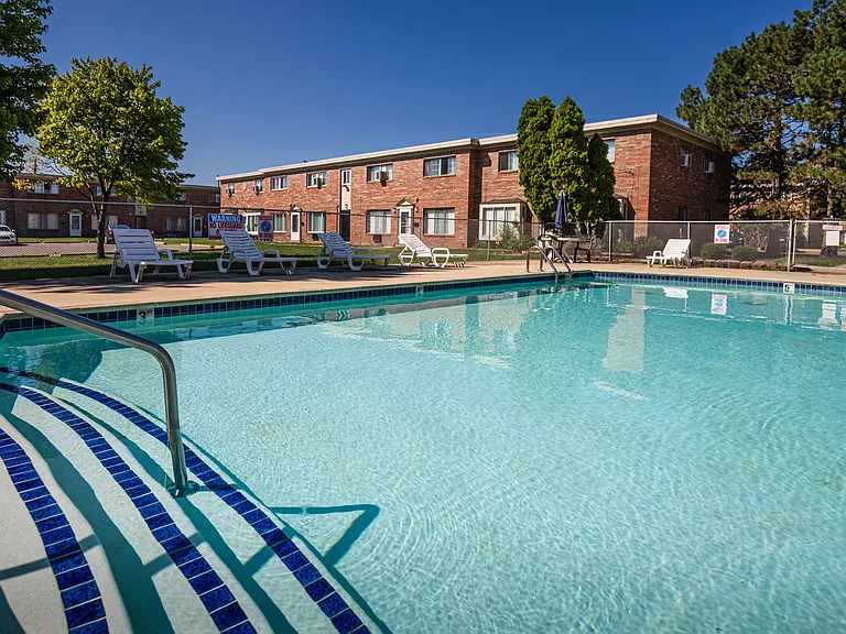 Dearborn Club Apartments — Photo 26