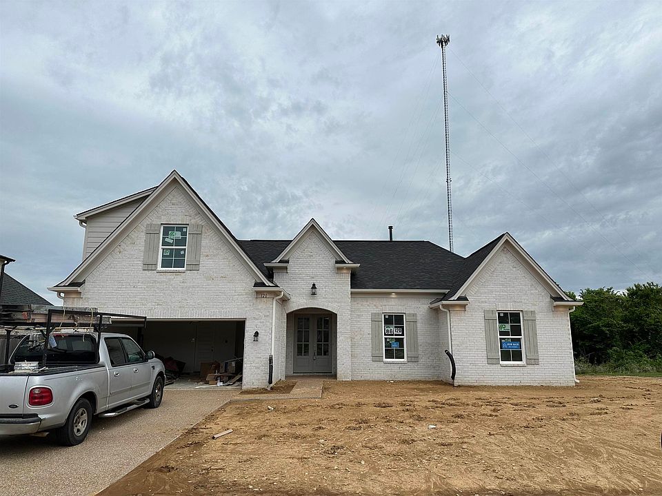 1st image of 120 Laurel Wood Ln