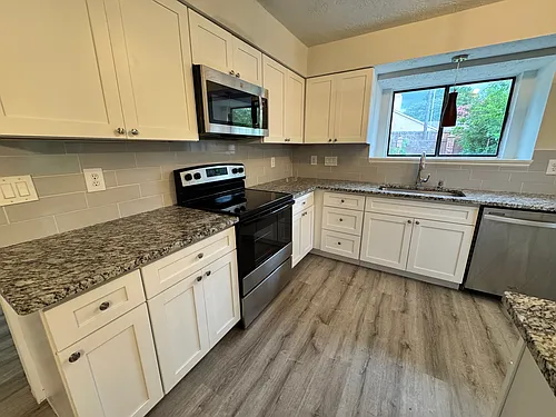 1421 Glyndon Dr Photo 1