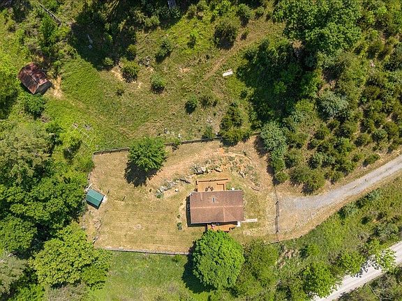 4th image of 1353 Green Valley Rd