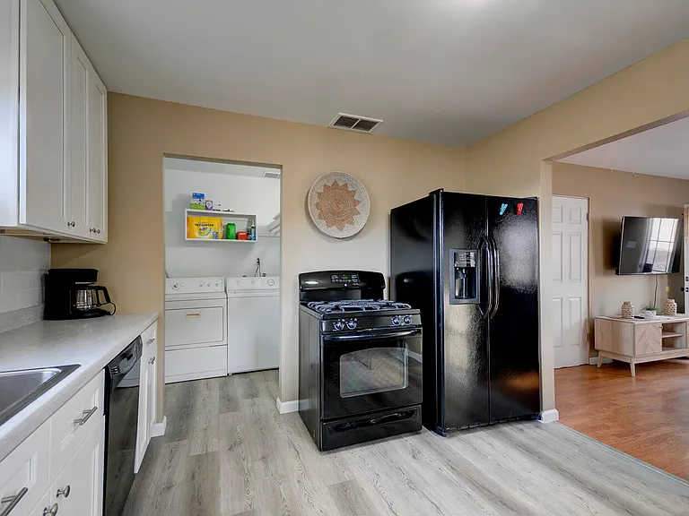 1616 Coal Ave SE #C — Photo 7