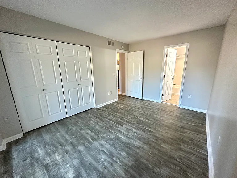 Courtyard West Apartments — Photo 14