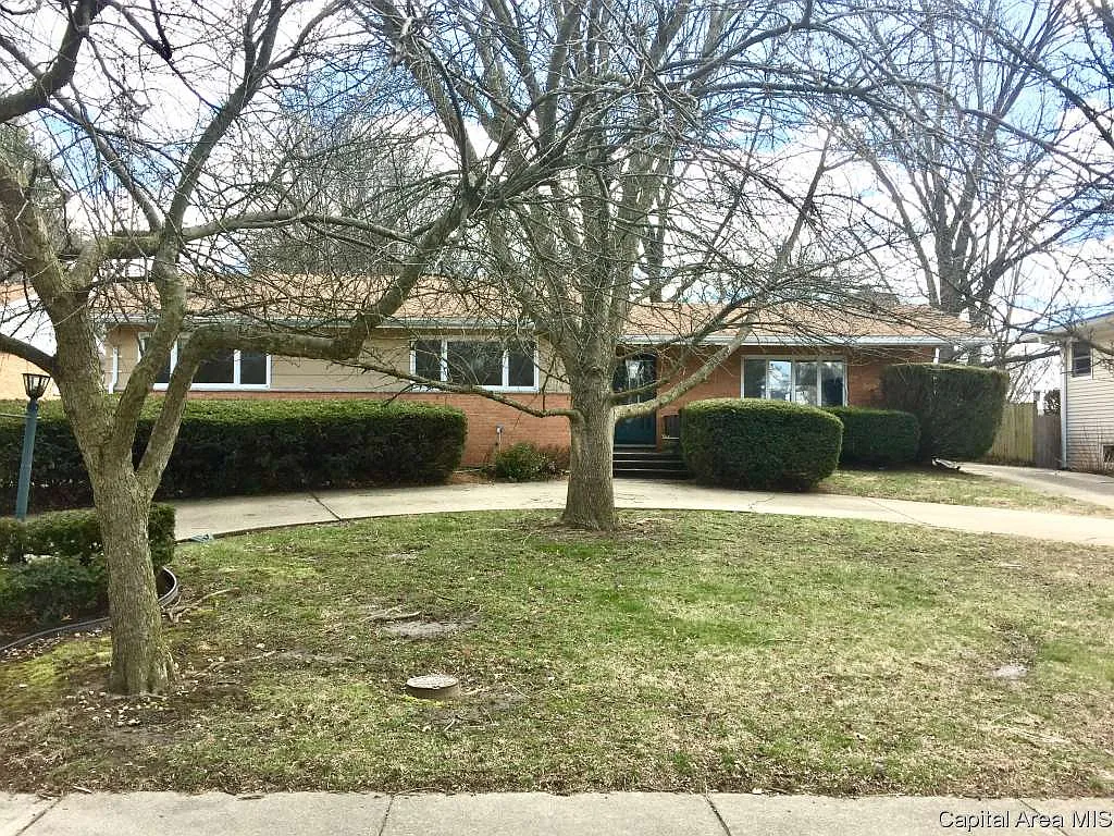 2120 S Lincoln Ave photo 1