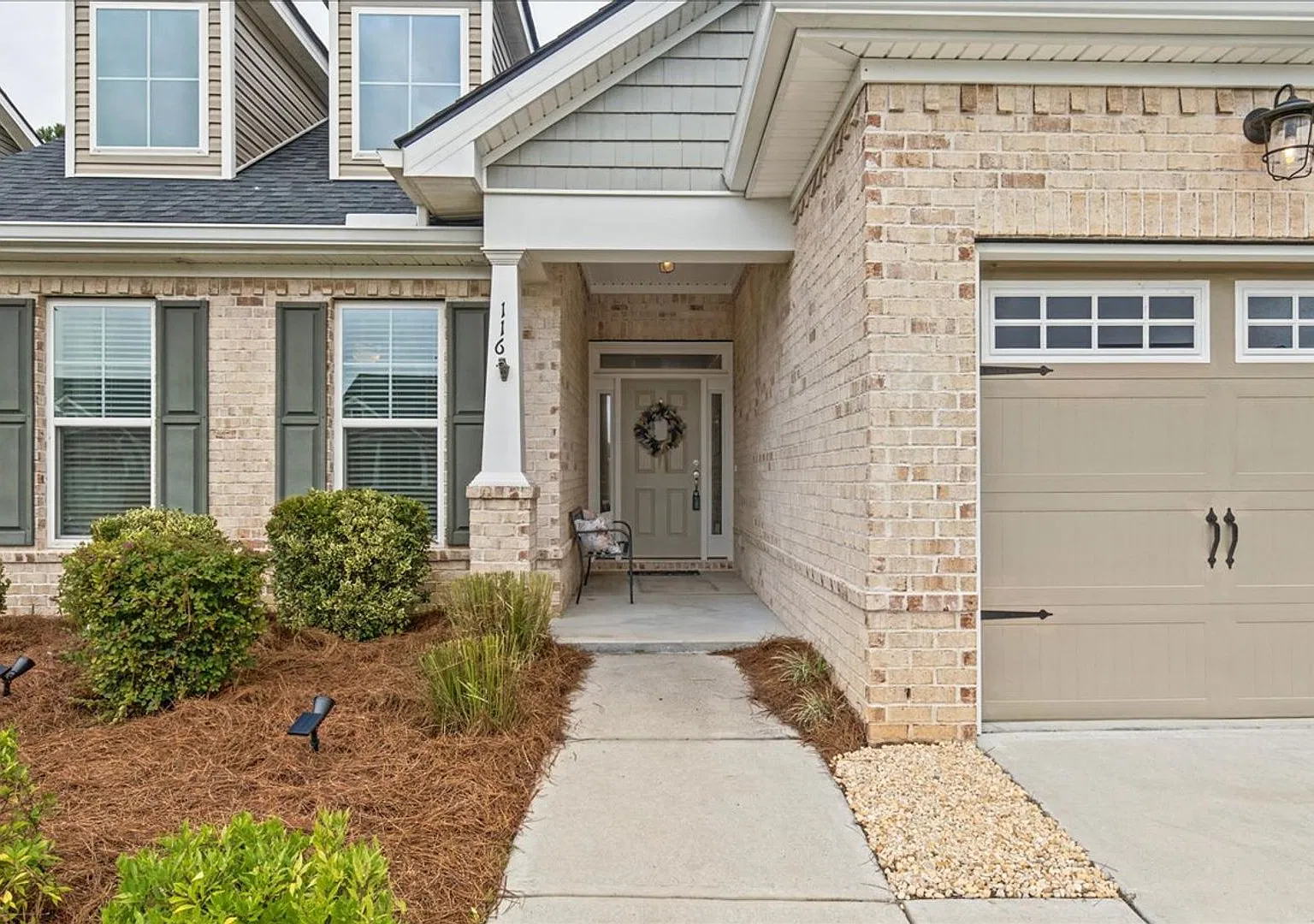 Gorgeous 4 Bed/3.5 Bath Home with 2 Primary Suites in Pooler! — Photo 2