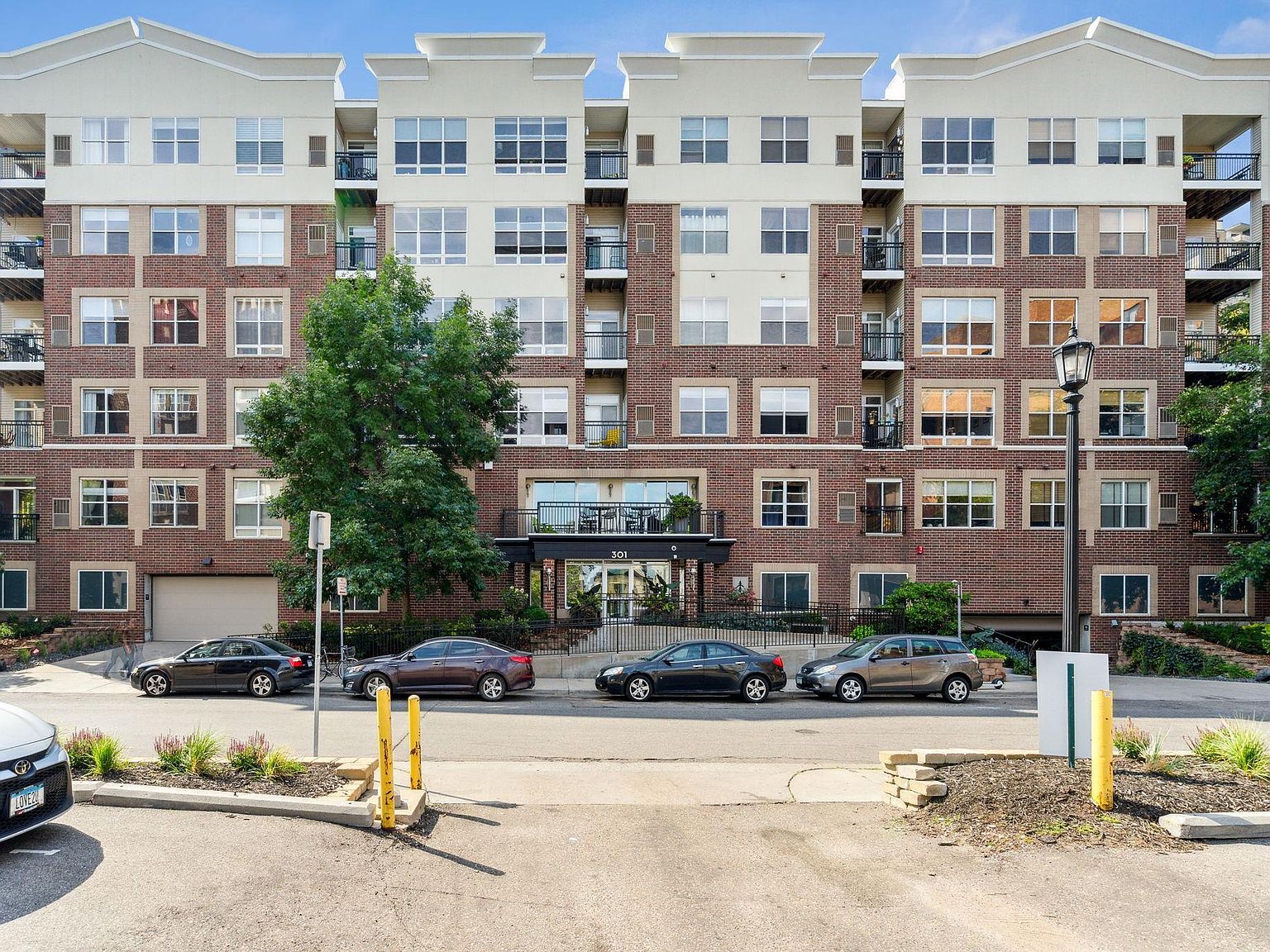 301 Oak Grove St APT 210, Minneapolis, MN 55403 | MLS #6418834 | Zillow