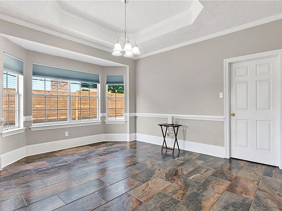 5th image of 1345 Wellsley Ct