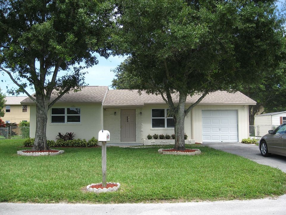 1st image of 300 Holly Dr