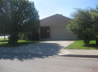 101 Hanstrom Dr, Hutto, TX 78634