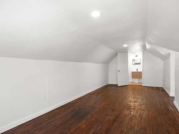 5th image of 4423 Windsor Ave