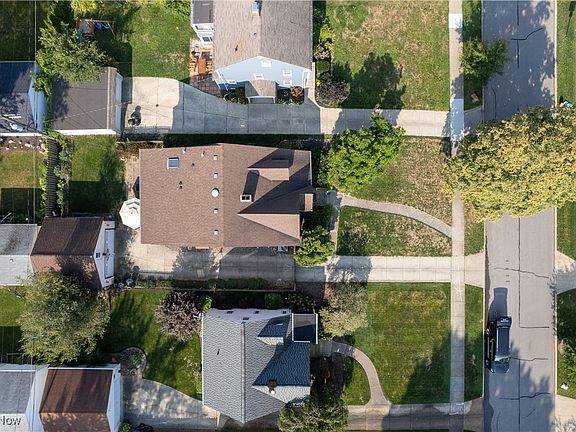 3rd image of 19457 Laurel Ave