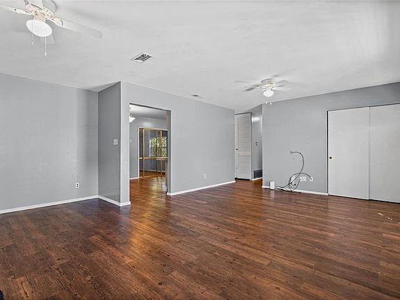 3rd image of 1405 Alvarez Dr