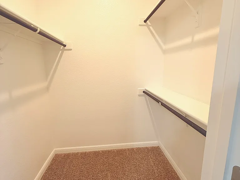 565 Lindisfarne Ln — Photo 12