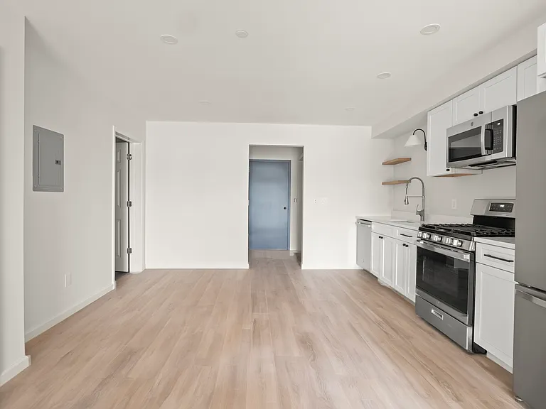 432 Warren St #2R — Photo 4