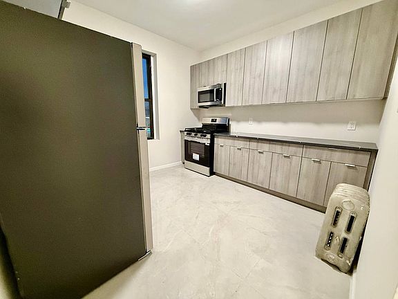 2nd image of 1902 Kings Hwy #3R
