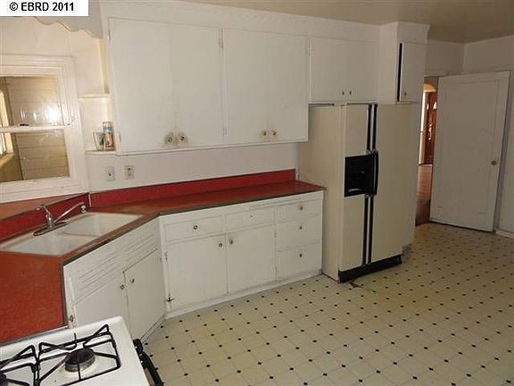 5th image of 2410 Dover Ave