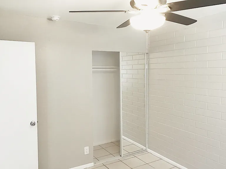 7012 N 76th Ave #1 — Photo 21