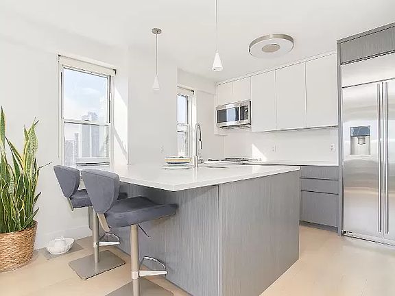 4th image of 340 E 64th St APT 27A