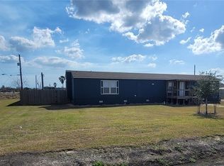 703 W Oakland Ave, Seadrift, TX 77983