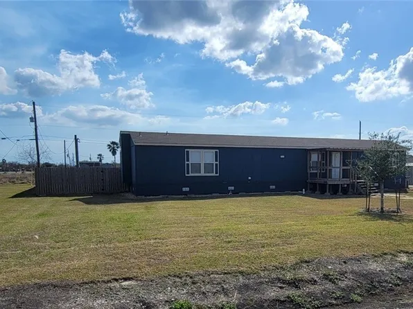 703 W Oakland Ave, Seadrift, TX 77983
