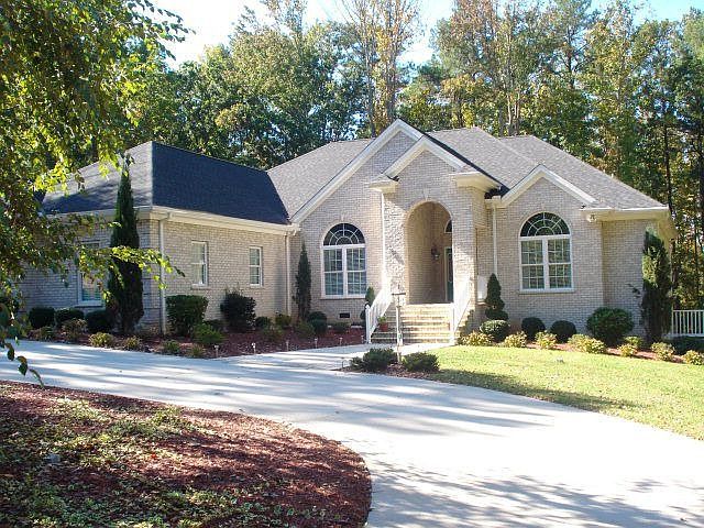 1st image of 821 Forest Hill Dr