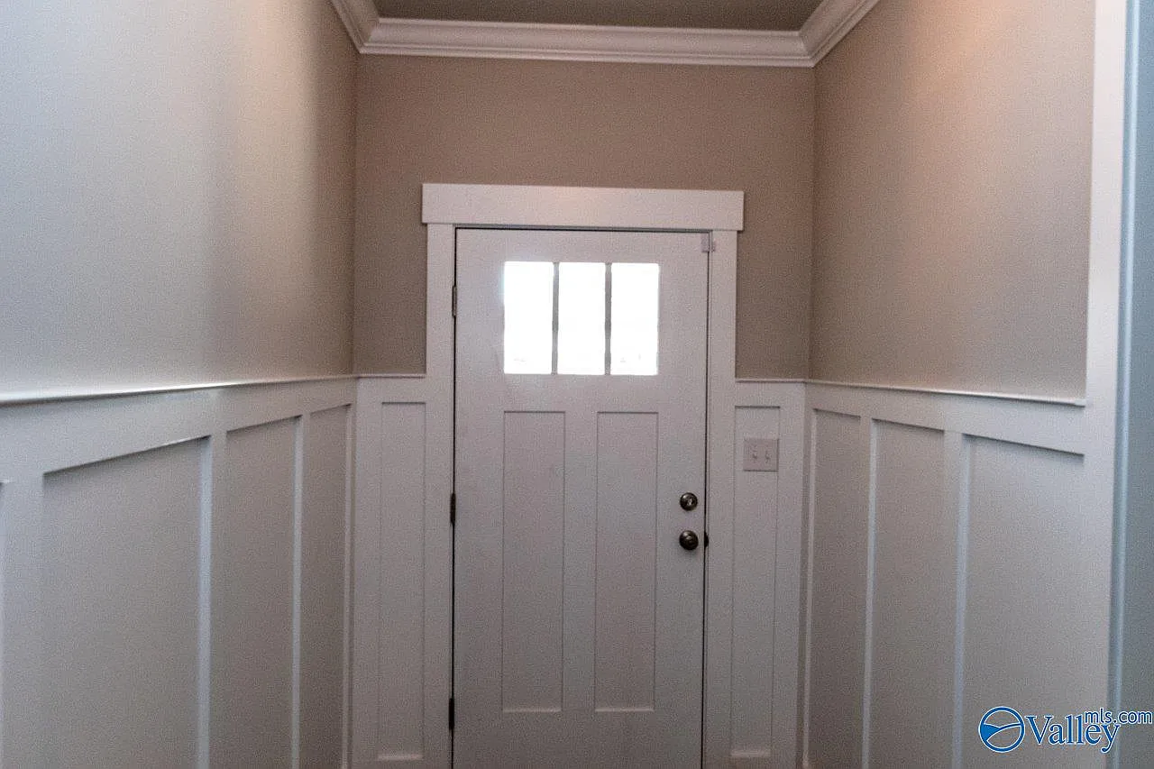 4 bed, 2.0 bath, 1815 sqft, $2,100 — Photo 2
