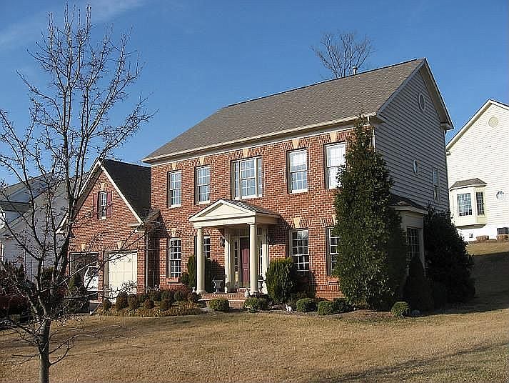 Beautiful, corner lot, bright!