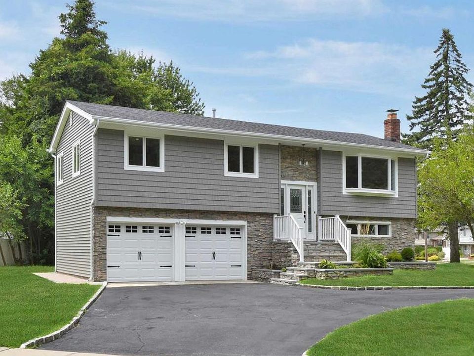 1st image of 10 Evelyn Dr