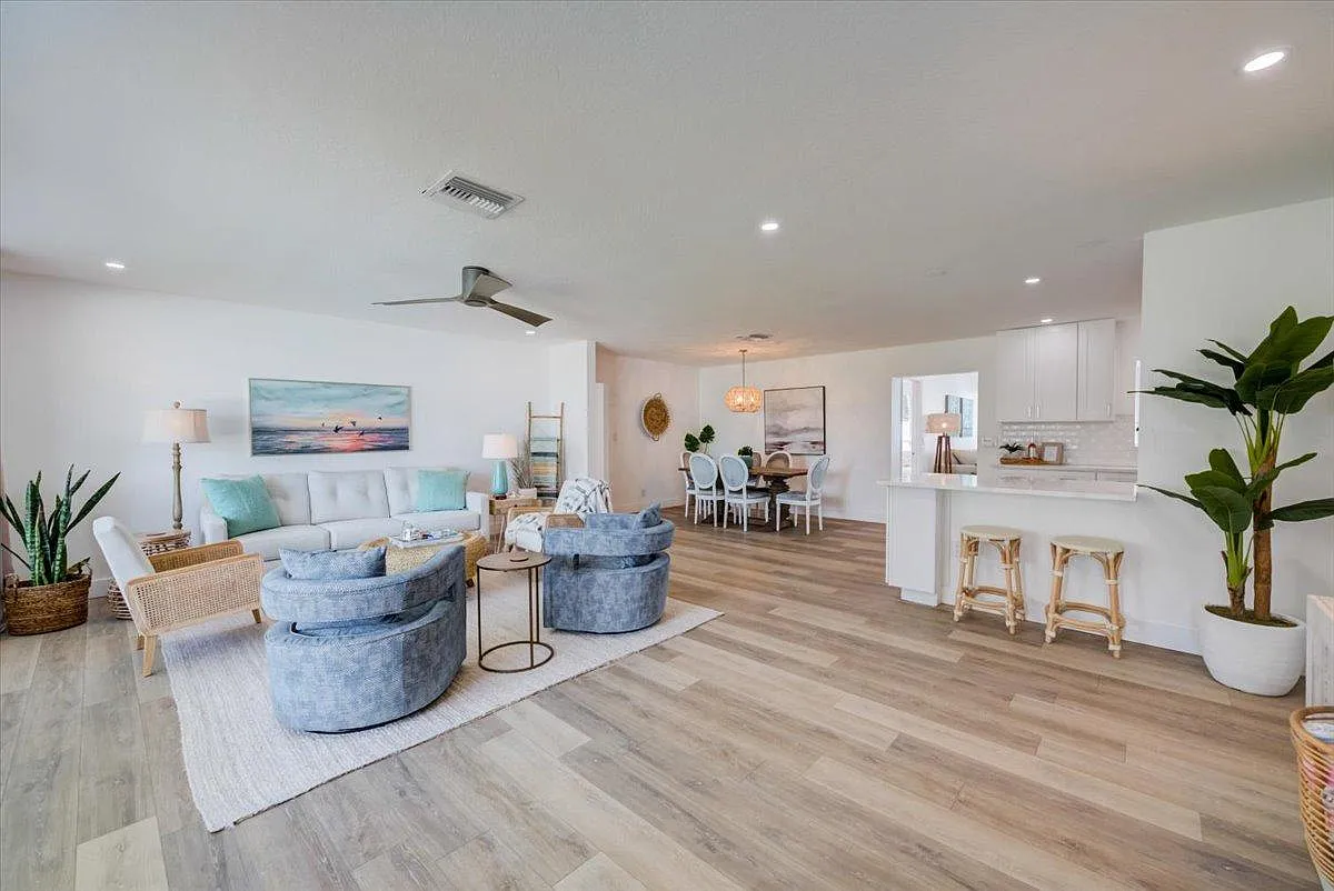 4 bed, 2.5 bath, 2059 sqft, $5,500 — Photo 1