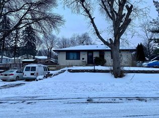 2170 Cohansey Blvd, Roseville, MN 55113
