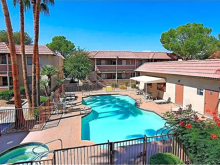 Reno Villas — Photo 7