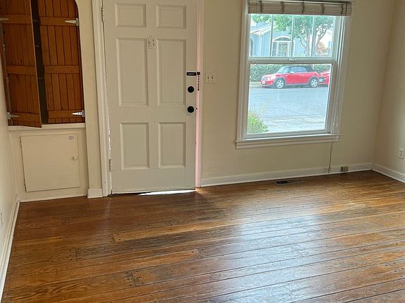5th image of 221 Wilson St