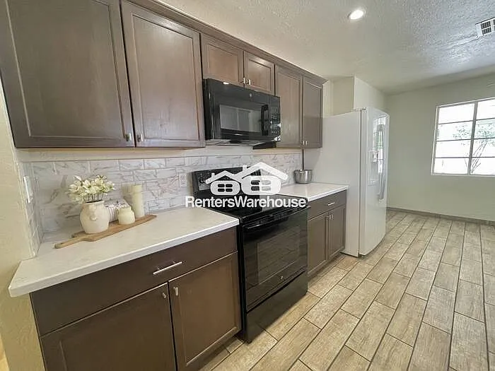 760 N Evergreen St — Photo 9