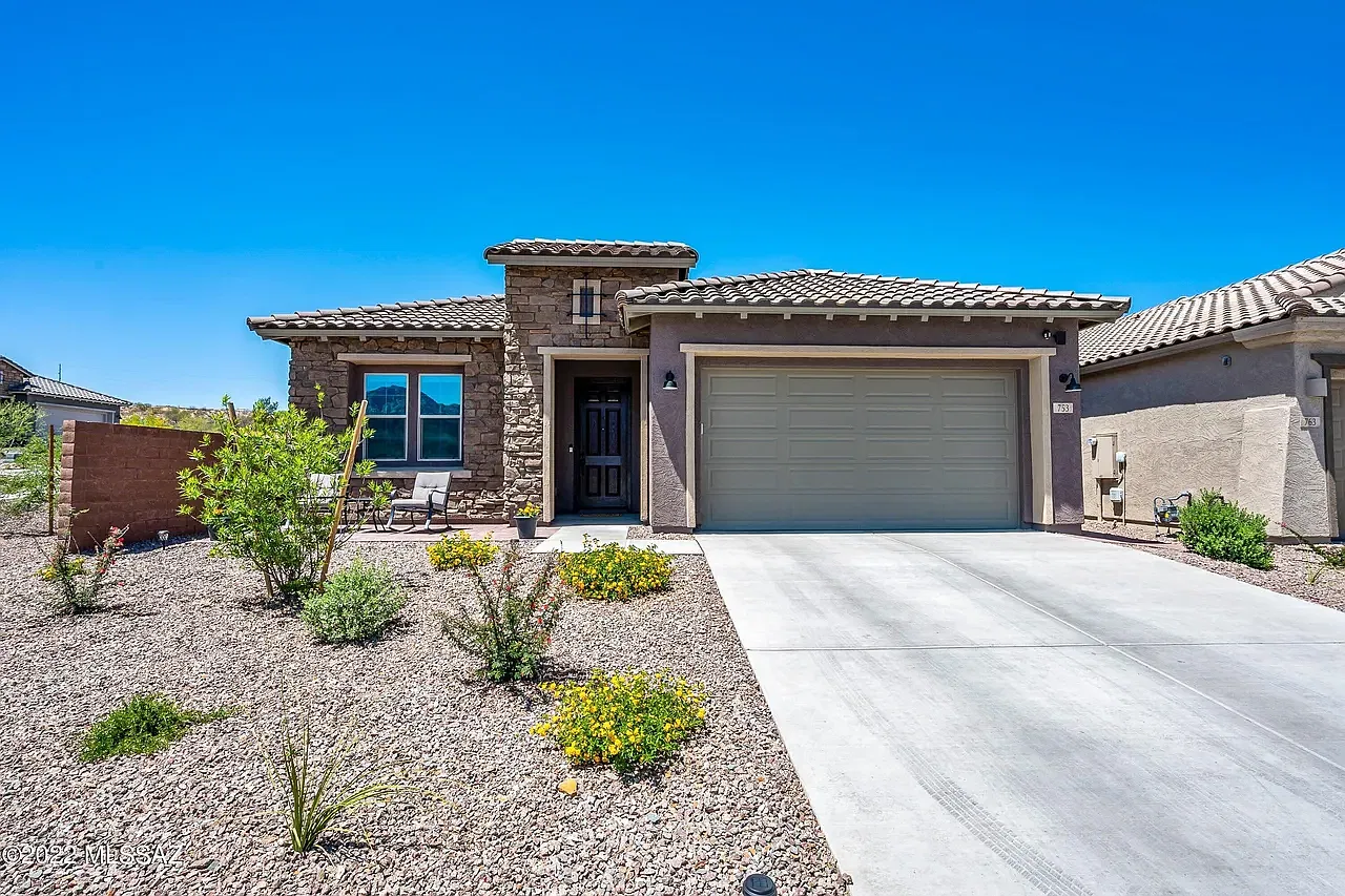 3 bed, 2019 sqft, $3,200 — Photo 3