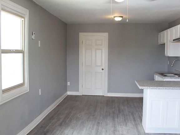 3rd image of 704 S Saint Vrain St