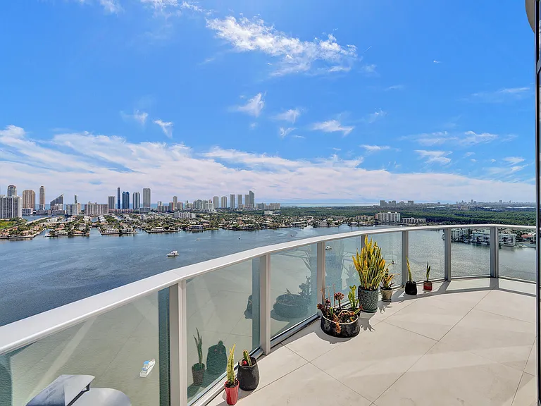 17301 Biscayne Blvd — Photo 49